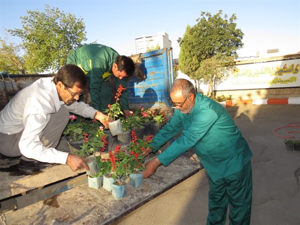 پخش گل به مناسبت بازگشایی مدارس در سال تحصیلی 94-93   (31 شهریور ماه 1393)